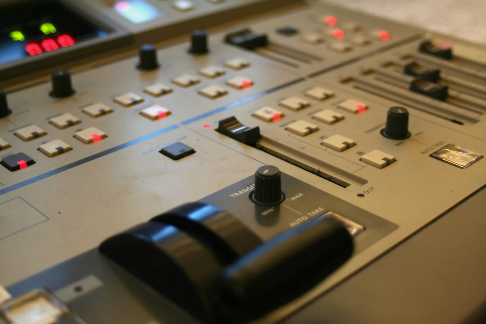 video-mixer-1242317-1599x1066.jpg